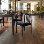 Chaise de salle à manger commerciale en bois massif avec dossier à lattes et siège en vinyle