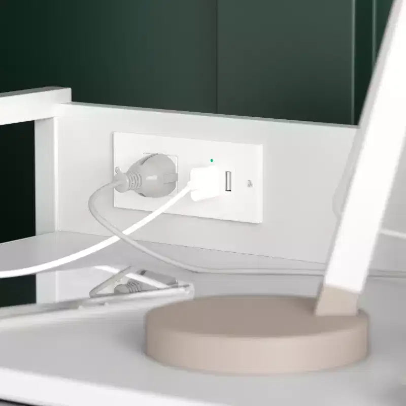 Table de chevet avec 4 tiroirs en tissu, station de charge avec 2 ports USB et prise de courant