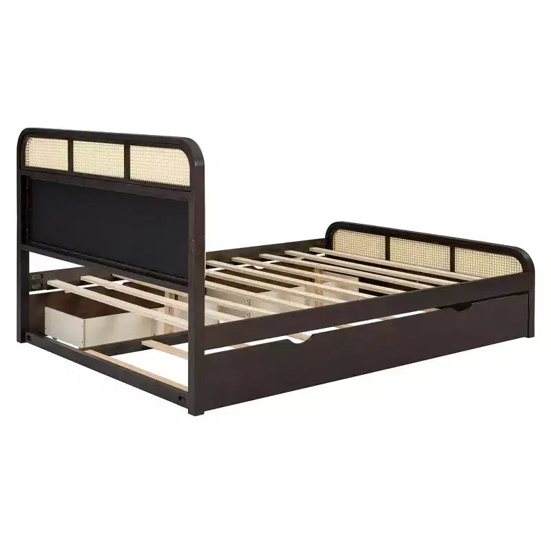 Lit plateforme queen size en bois avec lit gigogne et 2 tiroirs, accents en rotin