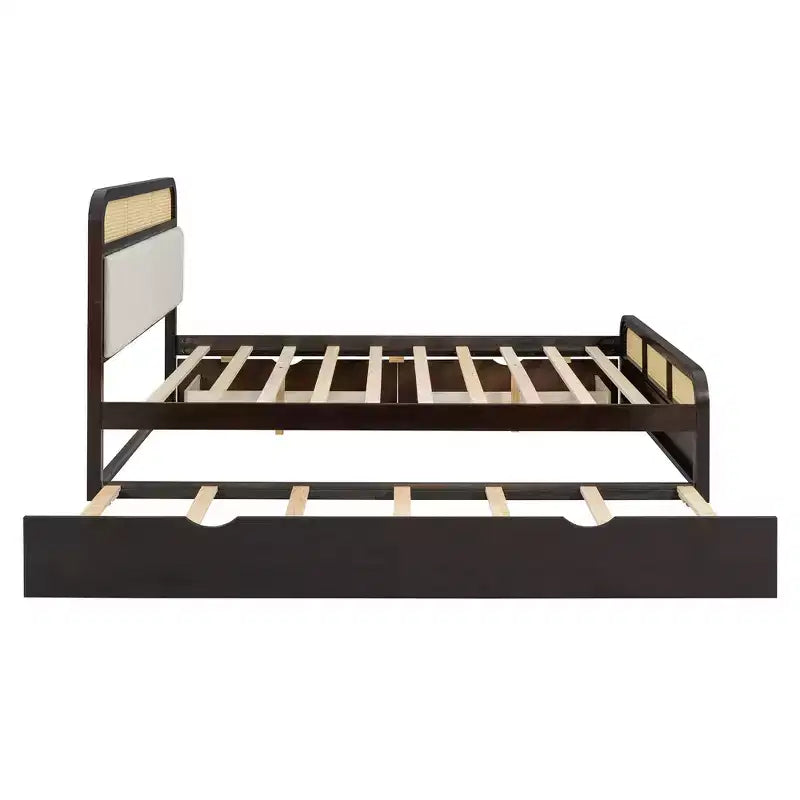 Lit plateforme queen size en bois avec lit gigogne et 2 tiroirs, accents en rotin